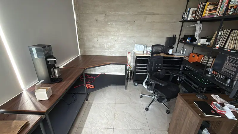 Toriberto's — Table and equipment arrived